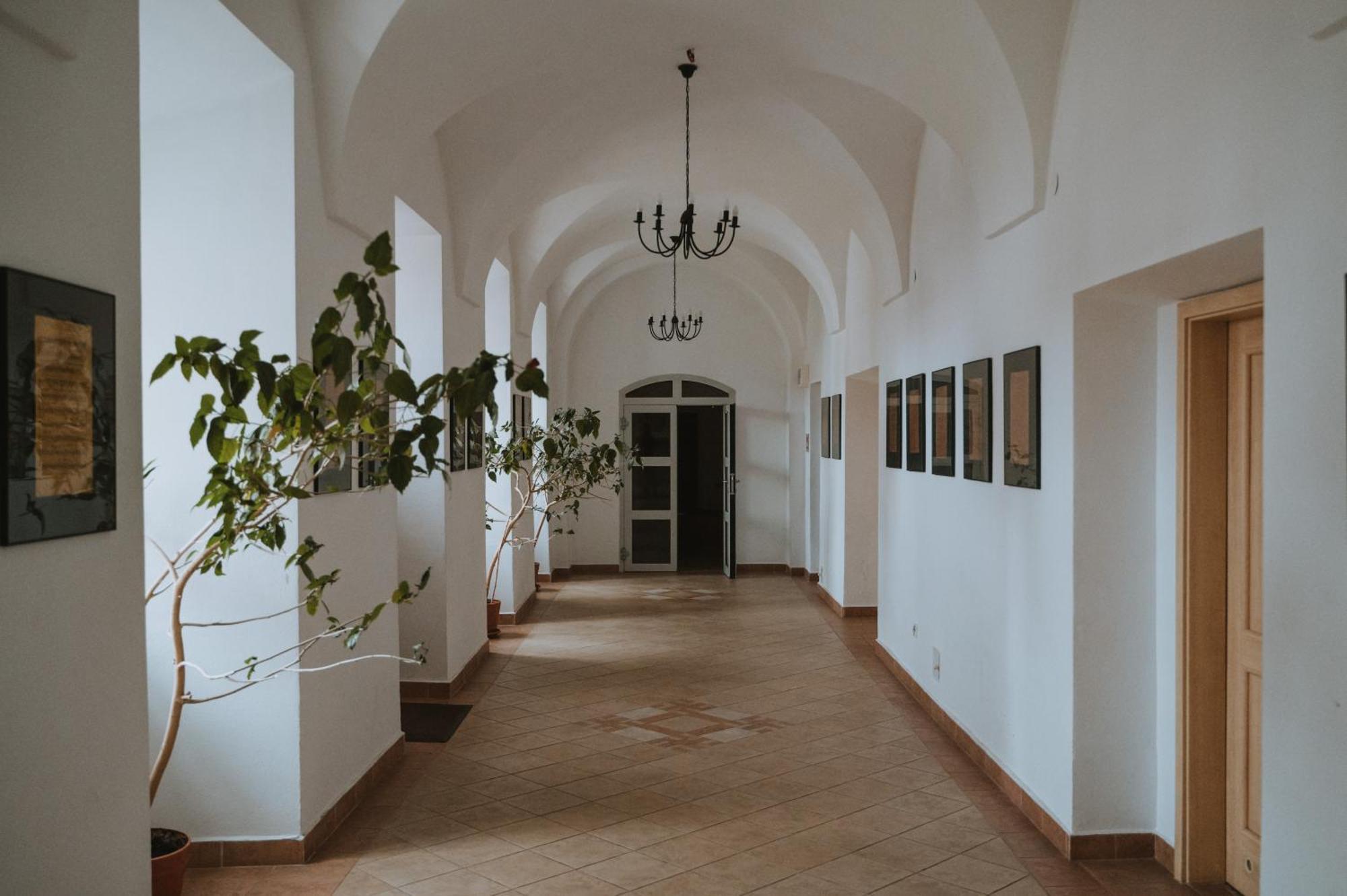 Pokoje Goscinne Domu Pielgrzyma W Supraslu Exterior foto