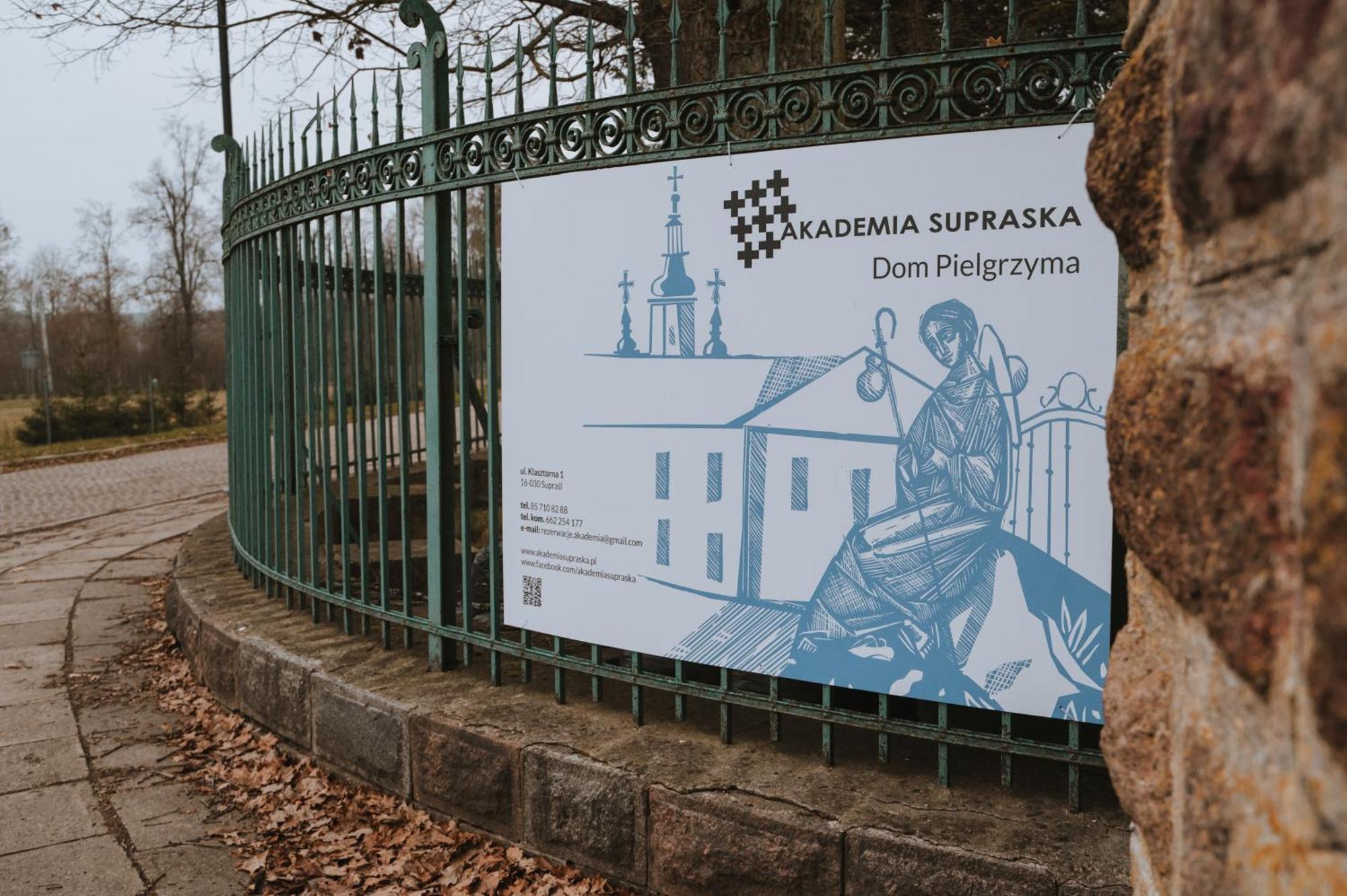 Pokoje Goscinne Domu Pielgrzyma W Supraslu Exterior foto